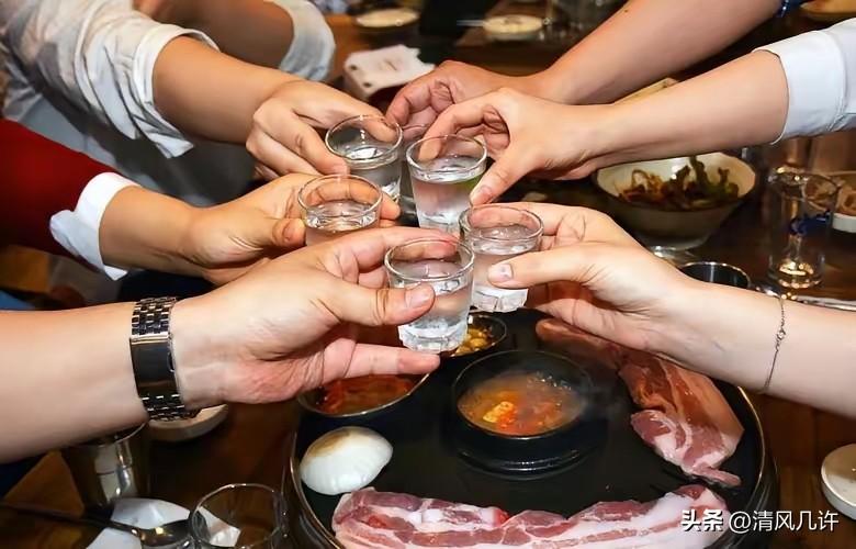 “这就是放纵的代价！”云南宜良，一女子带着2个年幼儿子，跟朋友还有3个男子狂喝到