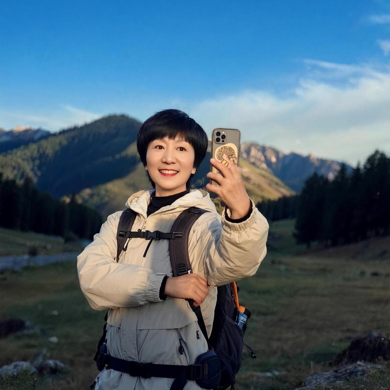 请照顾好自己，世界才会属于你，风雨由天，快乐由己做自己的光 悦己越自由