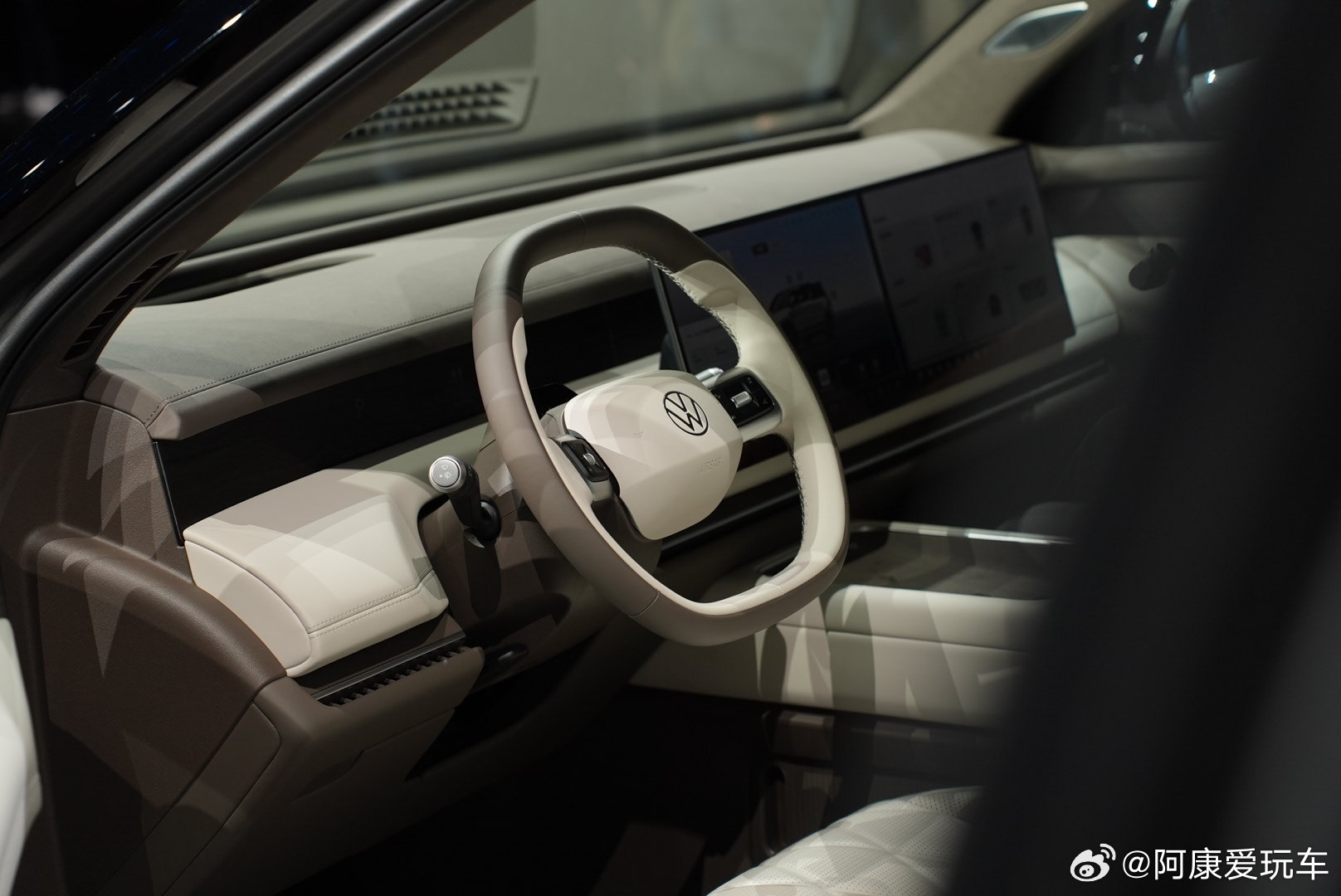 上汽大众ID.ERA 9X技术发布会，合资新能源直接亮出王炸，42年深耕中国，德