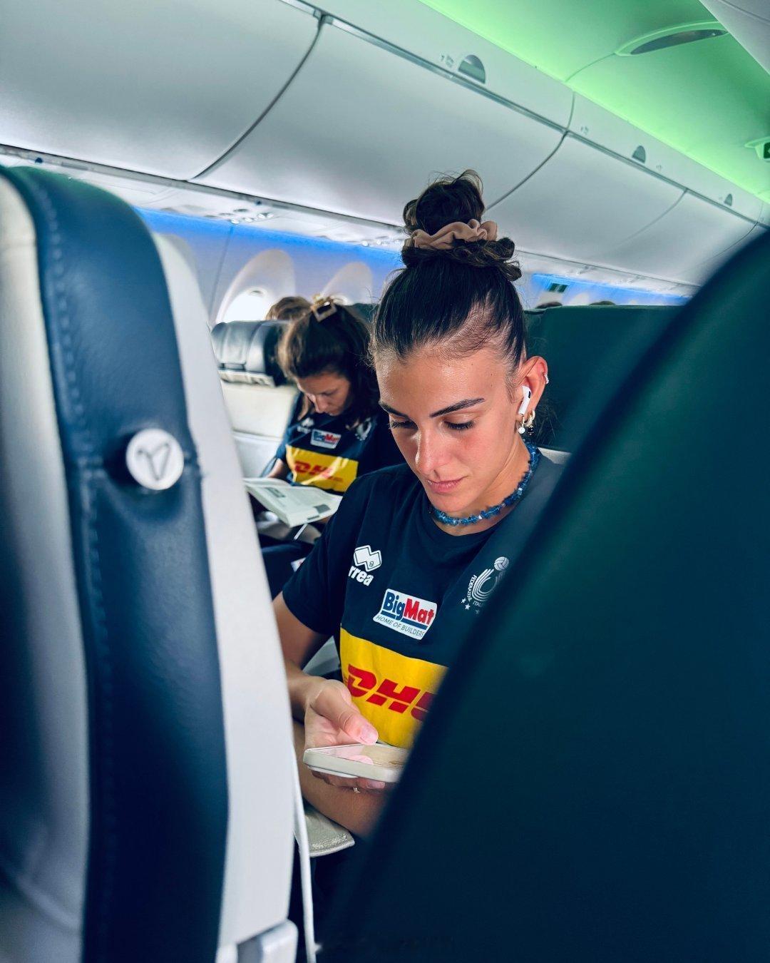 女排[超话]2025世界女排联赛 第三周，意大利🇮🇹✈️➡️荷兰🇳🇱 ​