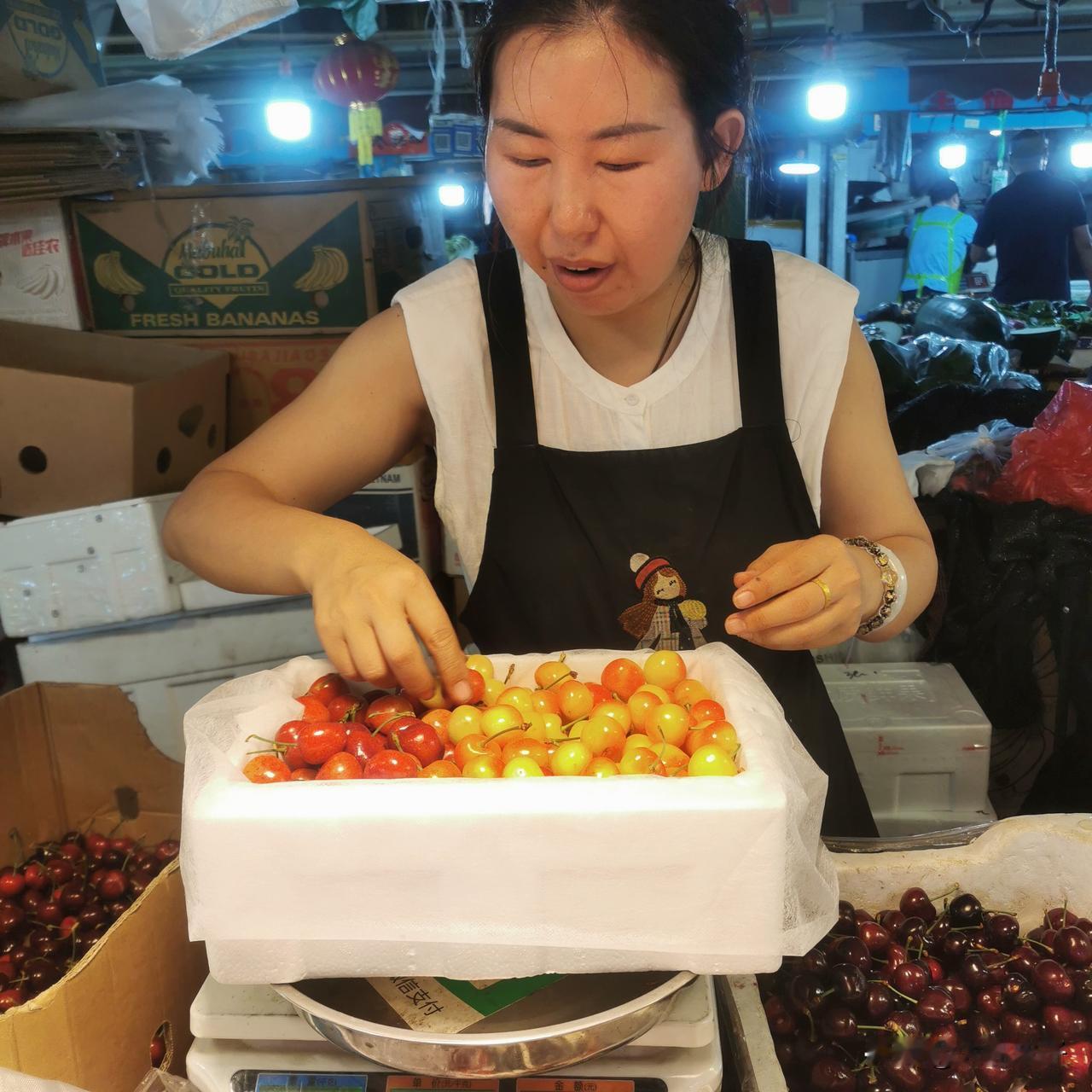 节日逛甘井子区泡崖农贸市场！

昨天下午三点多，上泡崖市场买一些水果看朋友，发现