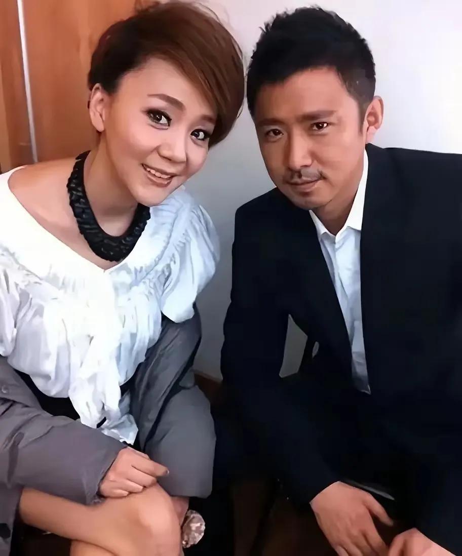 他们俩竟然是夫妻，跟人们希望的人选一模一样！他们的保密工作做得太好了，都没见过他
