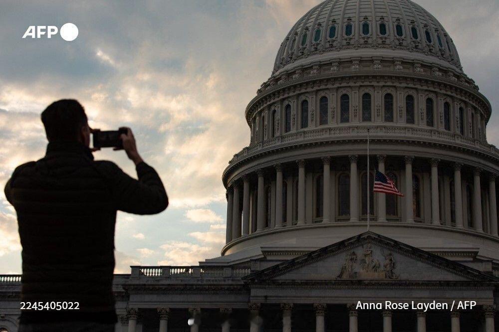 美国会参议院就结束政府停摆达成一致 据多家媒体报道，美国参议员们于周日达成一项临