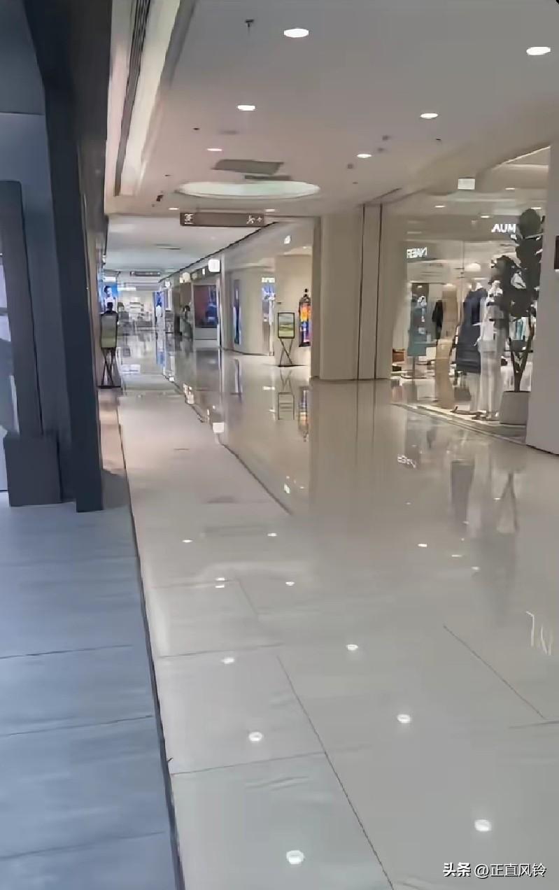 西安的赛格为什么没人了?
有良知的西安人，老秦人特别硬气，关门那天还是要去一下的