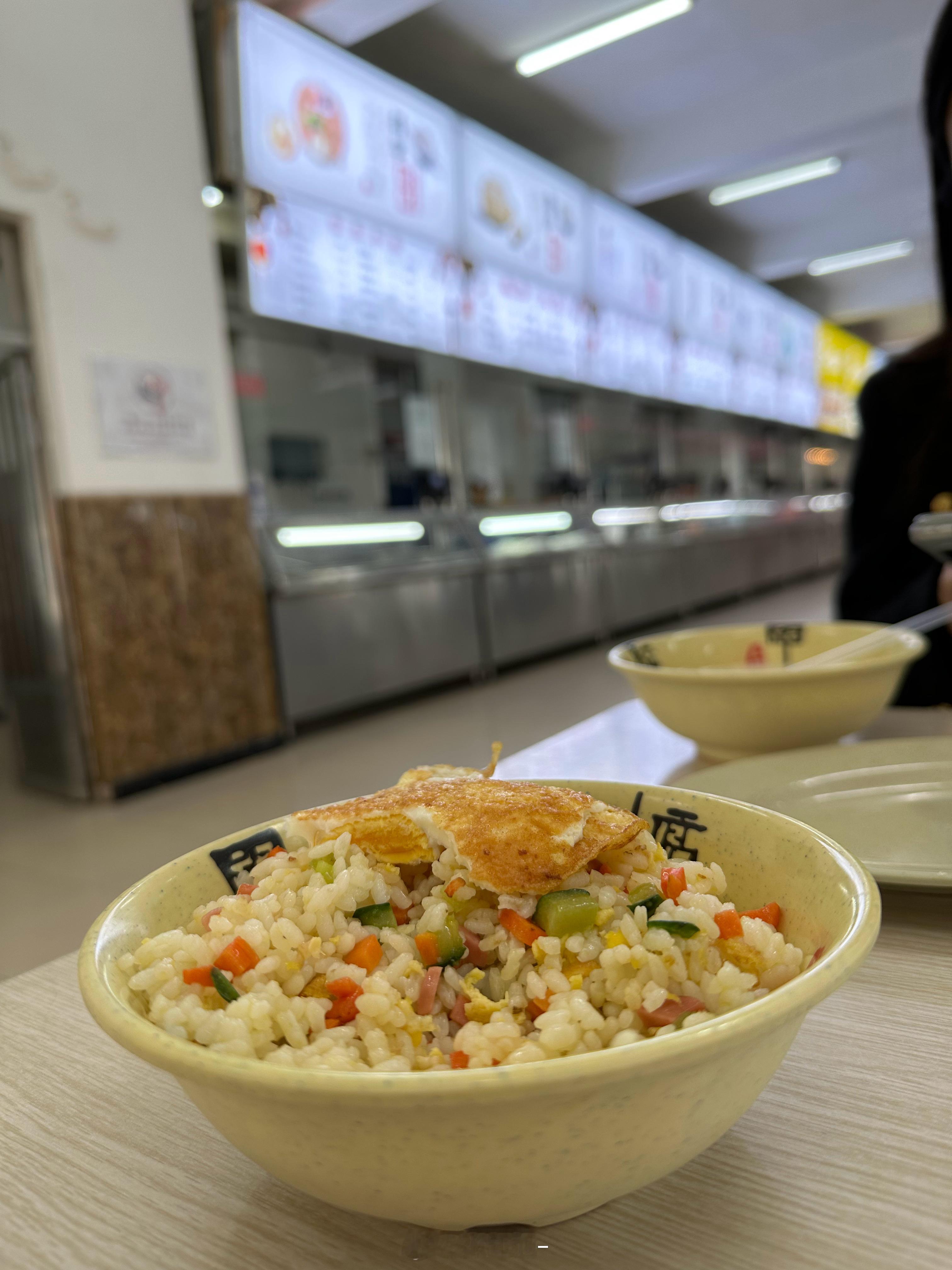 吃了份早饭，一共4块2  ​​​