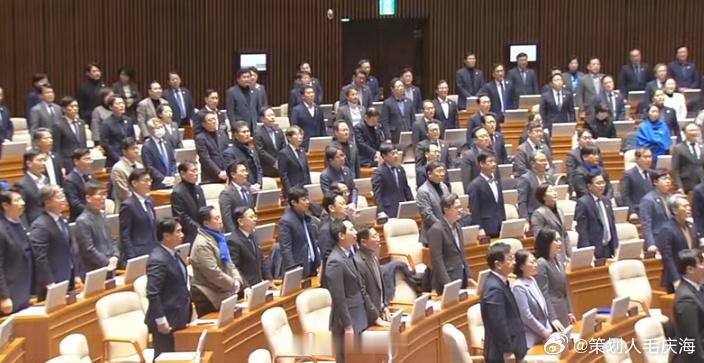 尹锡悦弹劾案  韩国民主党喊执政党议员回来投票 当地时间今天下午，韩国国会全体会