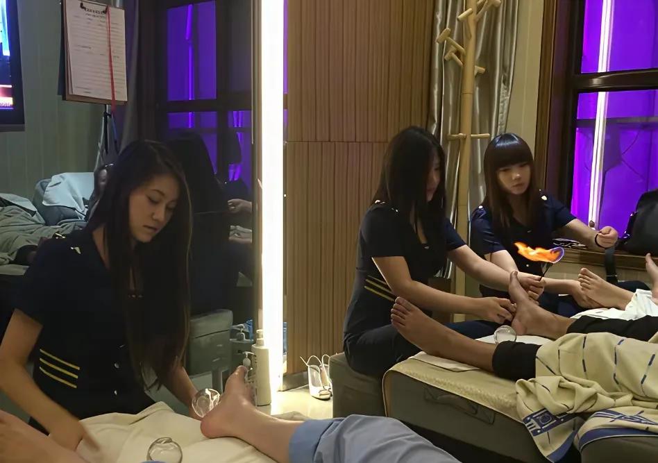 男人追女人，往往都会转个红包啥的，试图取得女人的芳心。
但是随随便便就被红包俘获