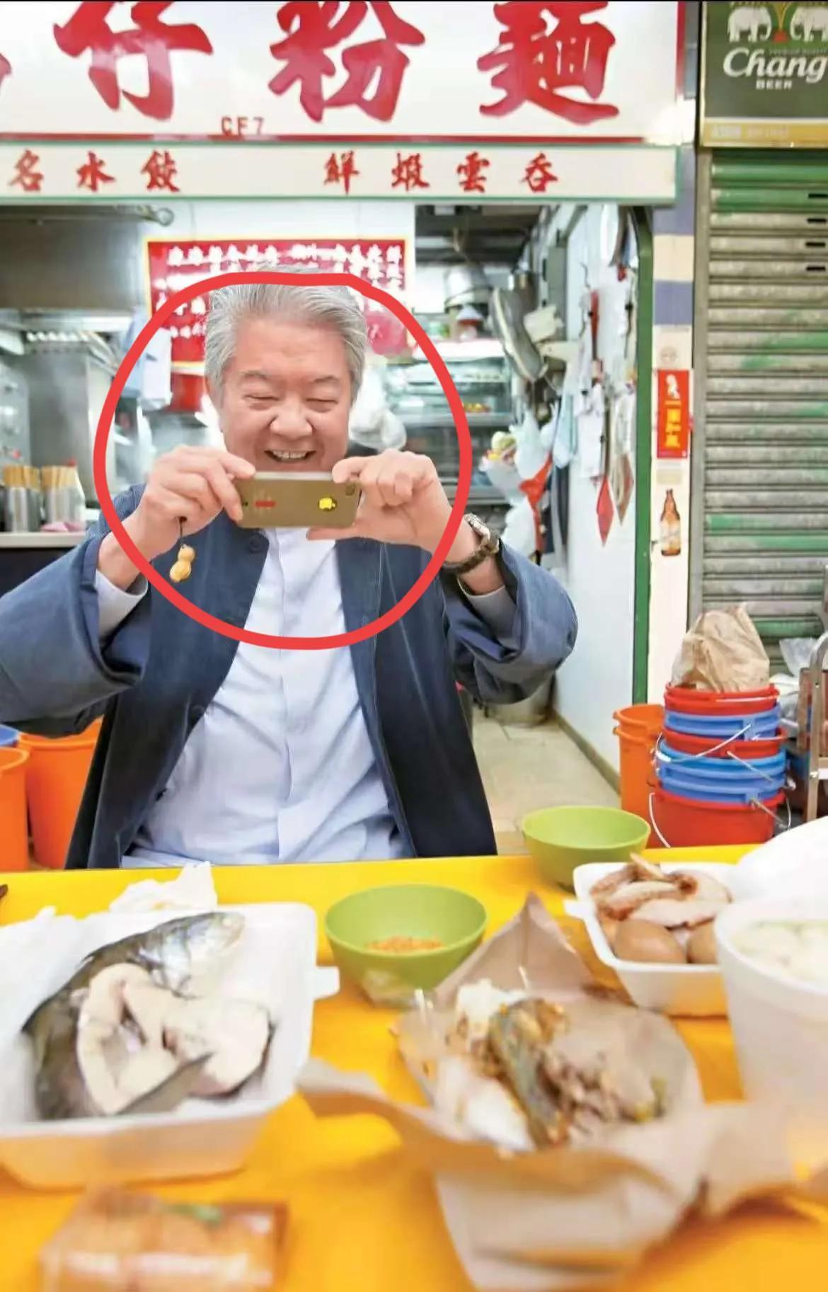 没有经历过香港四大才子时代的年轻人
对蔡澜先生的印象
都还停留在他教大家去泡追女