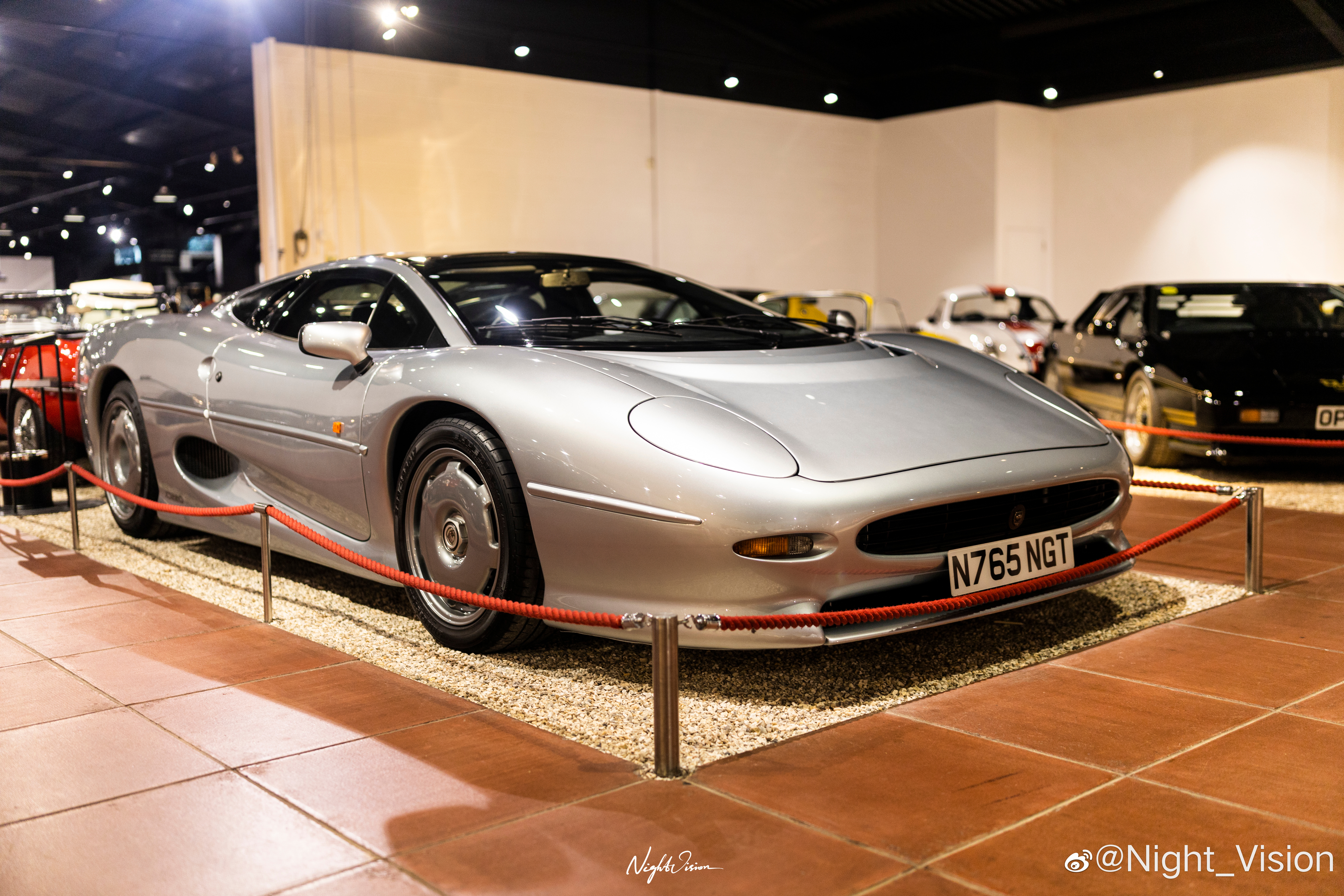 #侠记八拍[超话]##cars01豪车拍[超话]# Jaguar XJ220如同