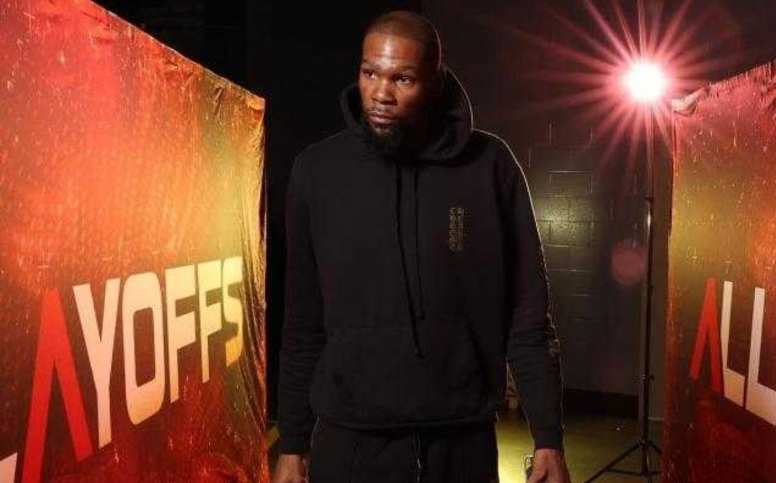 火箭队记开喷杜兰特未现身场边：他可能放弃火箭了4月25日，NBA季后赛首轮G3，