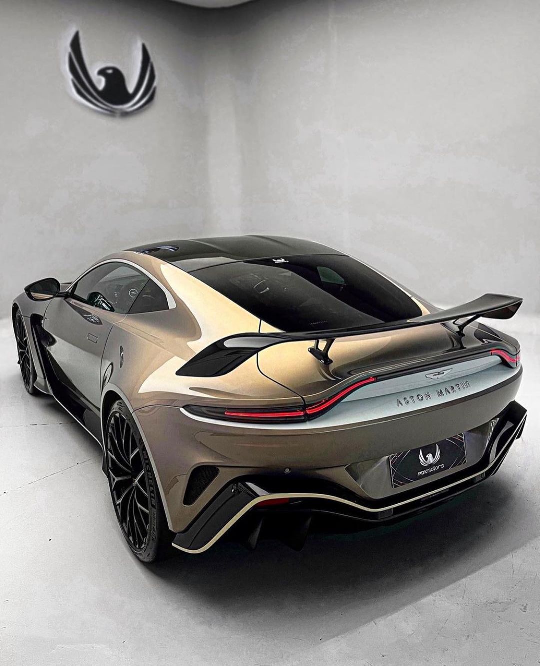 阿斯顿·马丁 V12 Vantage ​​​