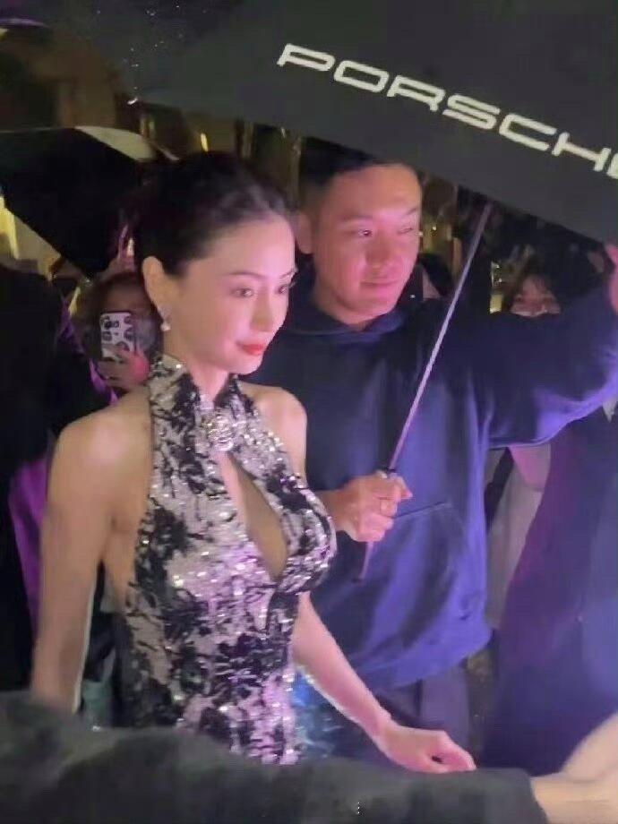 天呐！杨颖怎么突然这么大了😤😤😤 ​​​
