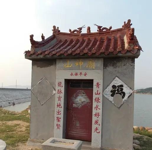 今天是5月2日（农历三月十六），即墨区山神爷生日！记得以前小时候，每年山神爷生日