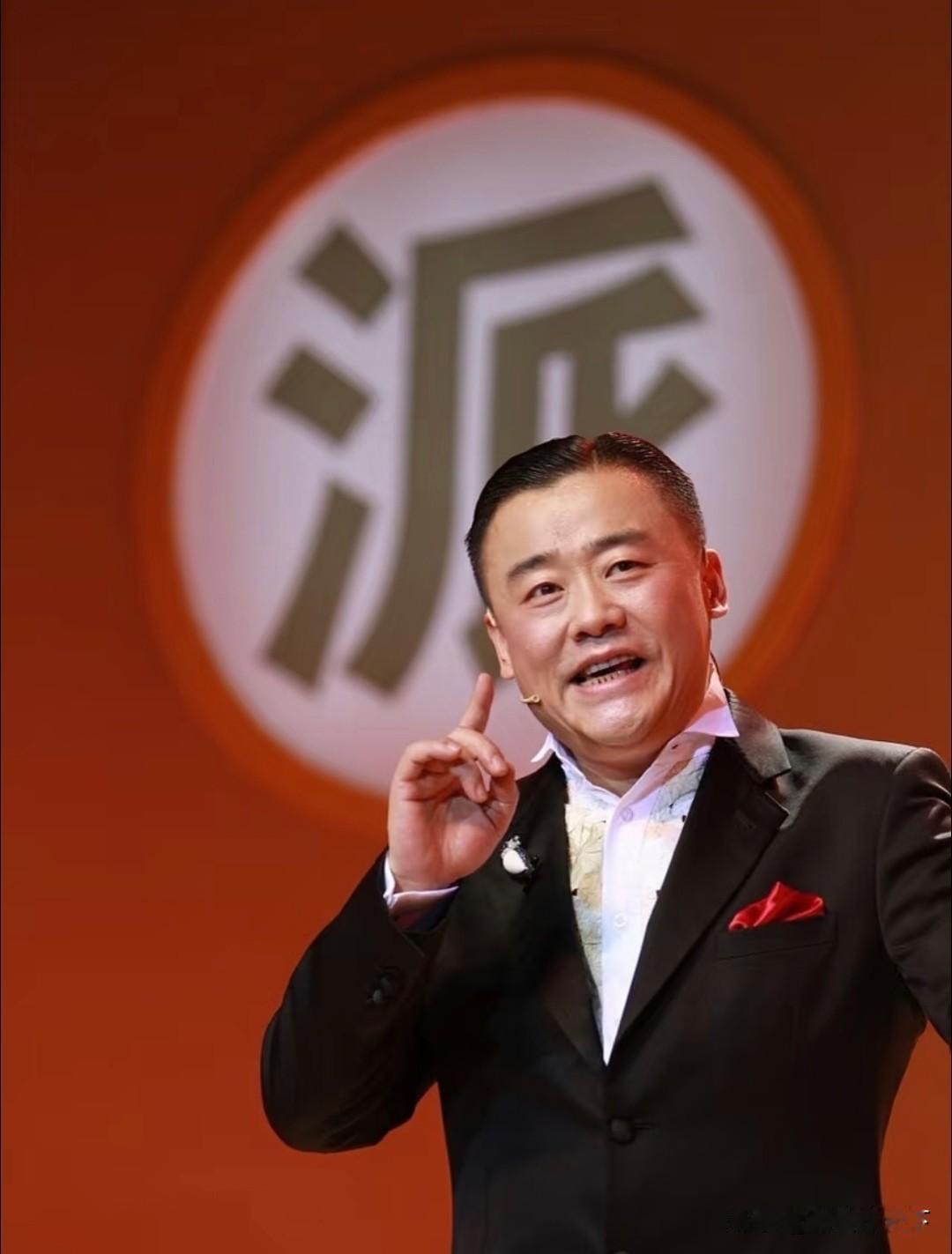 这个人曾经在他主持一个节目里面说：海军下饺子，不如老百姓的碗里边有饺子。
很多公