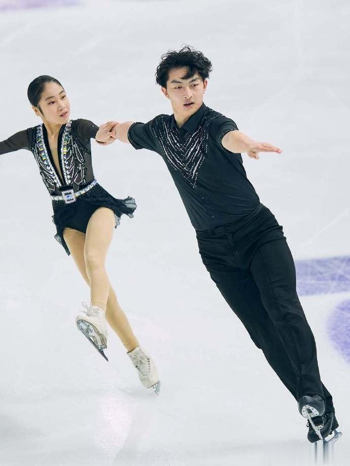 花滑世青赛双人滑短节目：两对中国选手分列第3、第6名