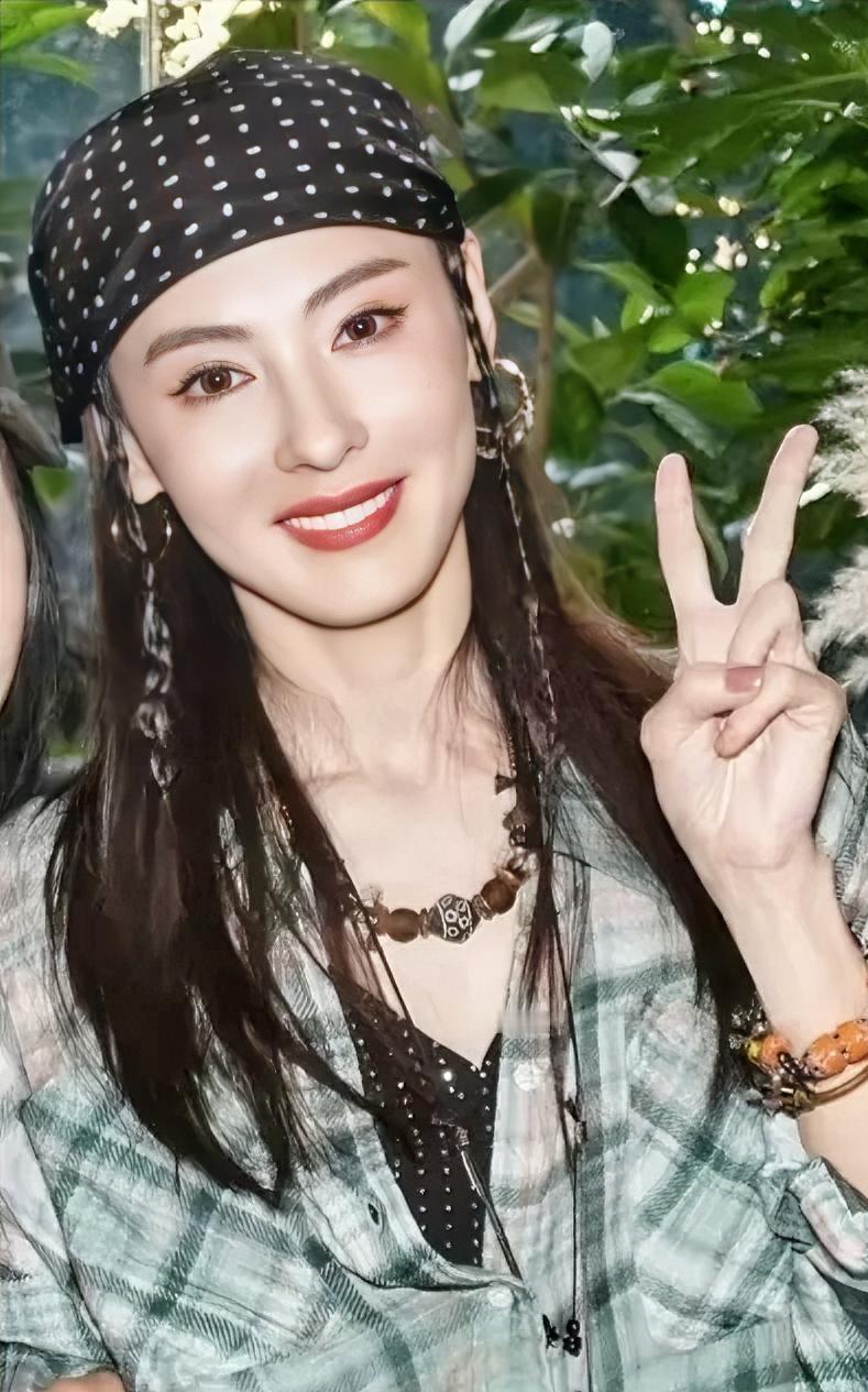 一夜之间
张柏芝的人品让我们看清了
香港发生大火，街上到处是碎屑，全网都在忙着转