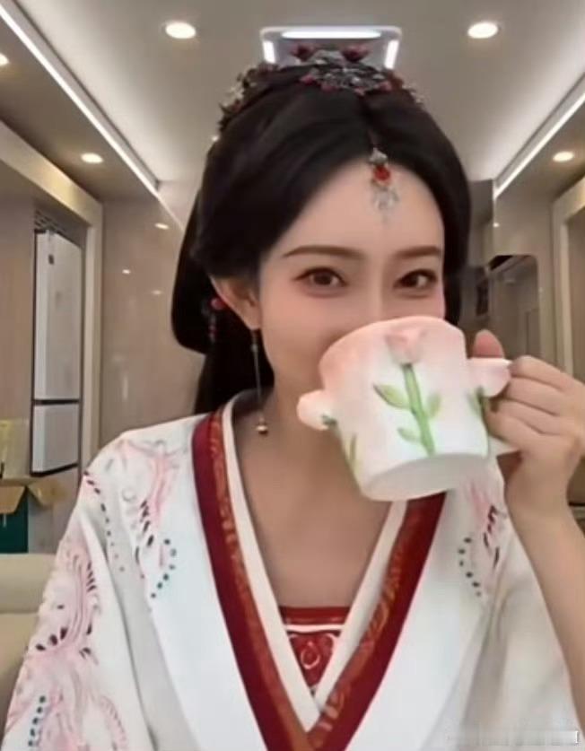 昀牵孟绕实在不行，我把民政局给你们搬过来[喵喵][喵喵] ​​​