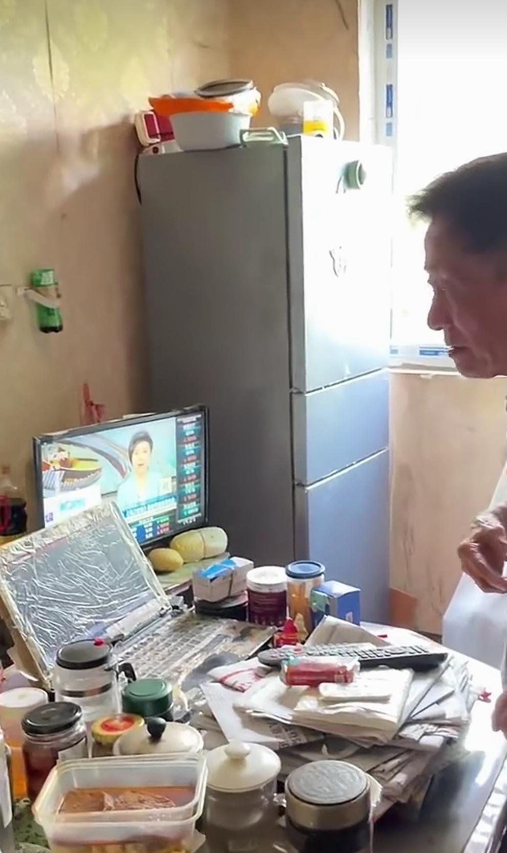 不比较就不知道，上海现在竟然还有这样的家庭？房屋小正常的，这么乱七八糟的家庭环境