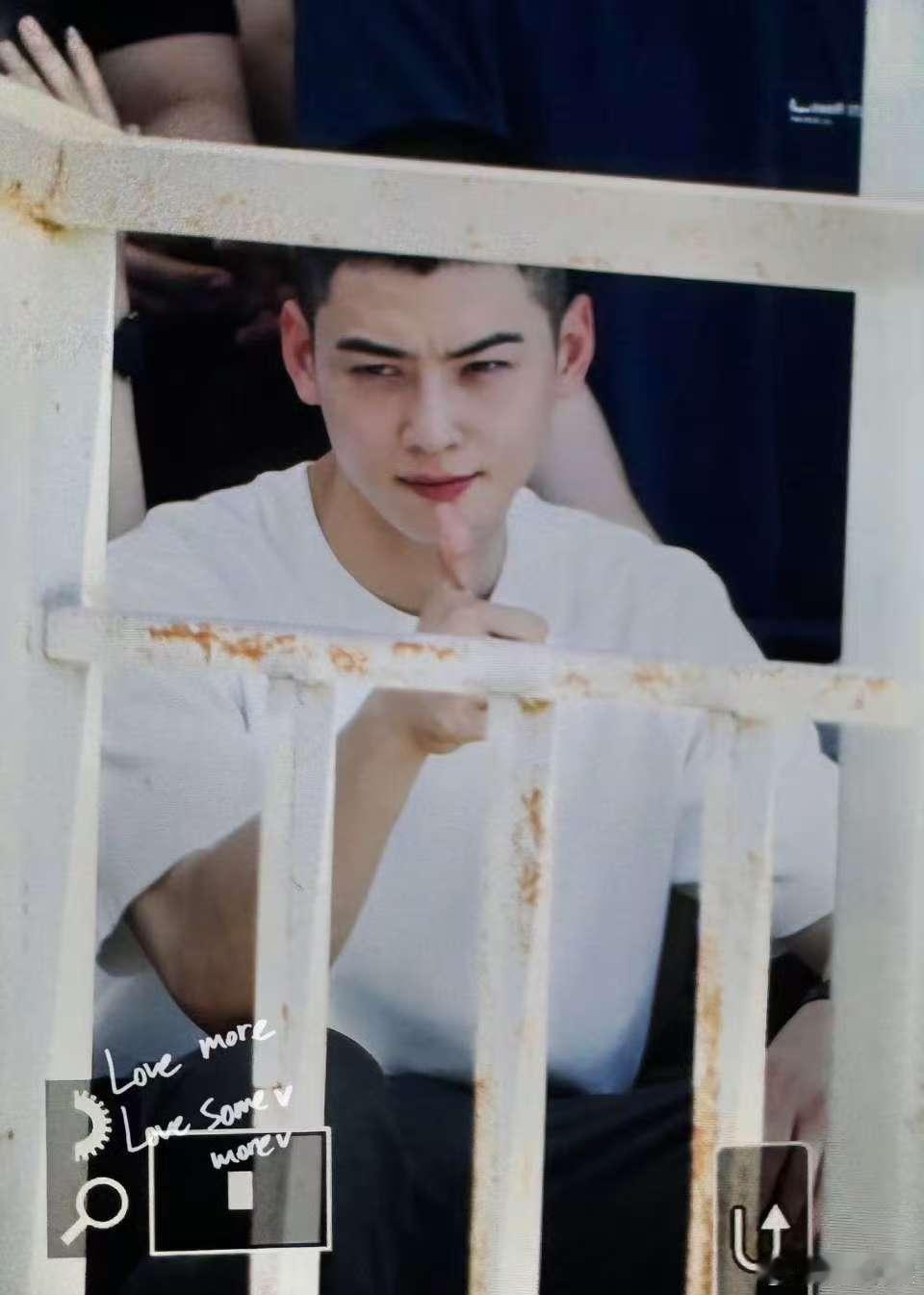 车银优今日入伍现场车银优今日入伍图车银优今日入伍现场，还是帅的，[送花花][送花