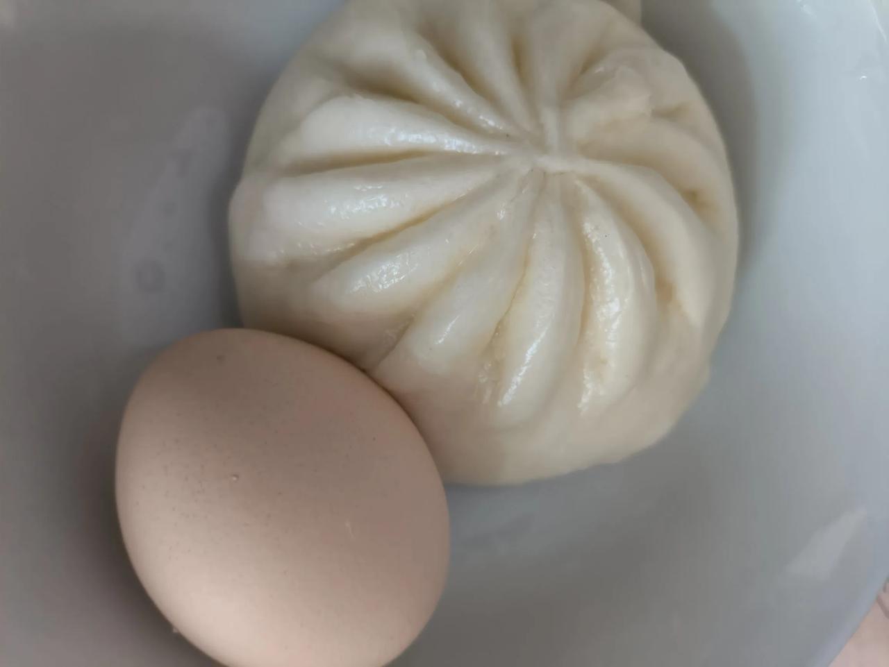#我的早餐日记#一个包子，一个鸡蛋，一杯牛奶