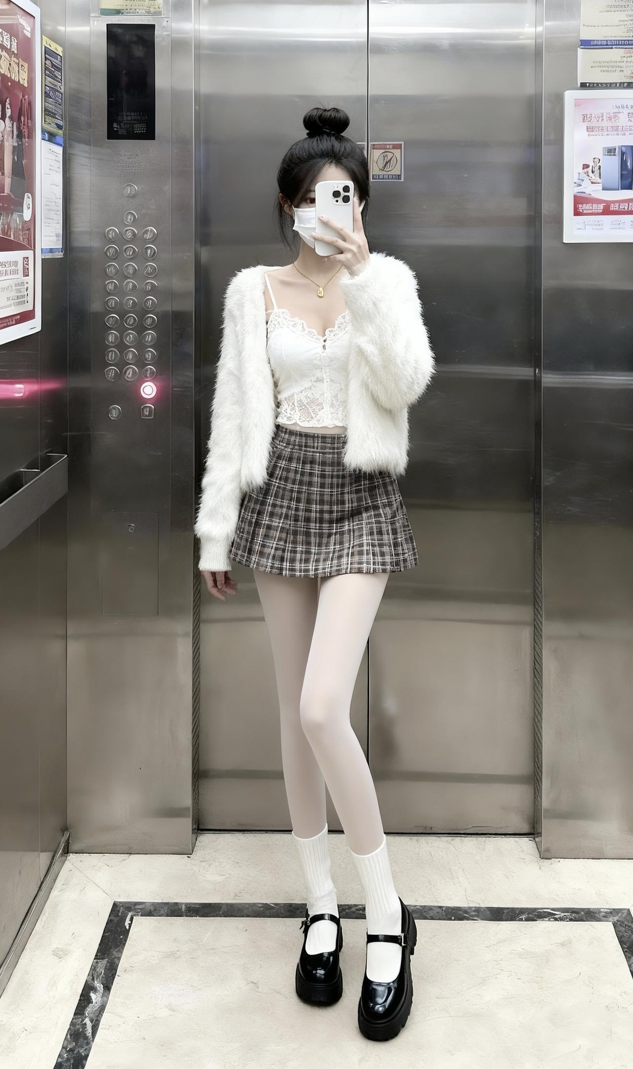 表面：光鲜亮丽，都市丽人。
内心：千万别碰见领导！
快@你的冤种同事，是不是提前