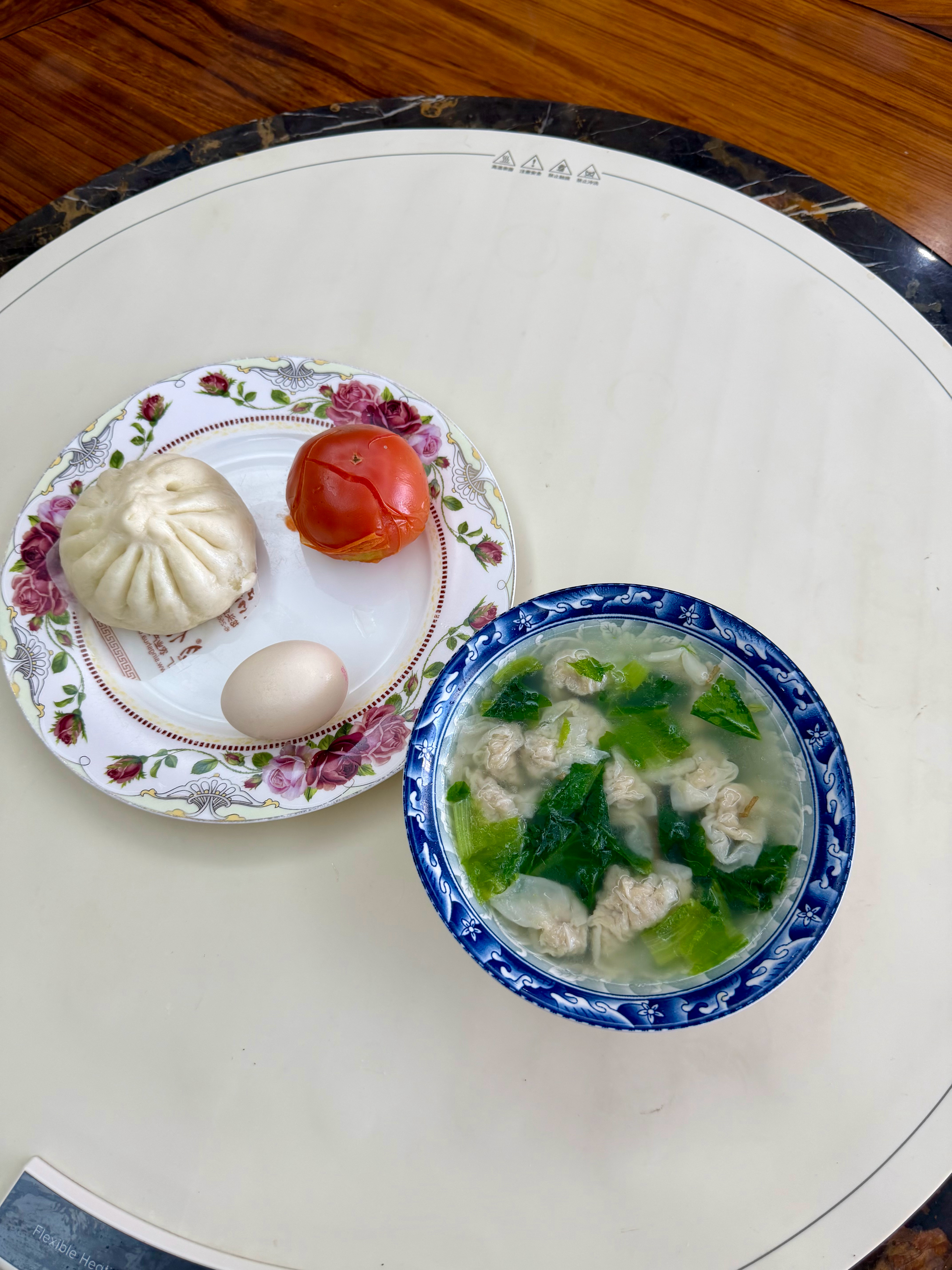 吃早餐，配老师送上的精神食粮——管弦乐名曲，我们群真好呀！ 