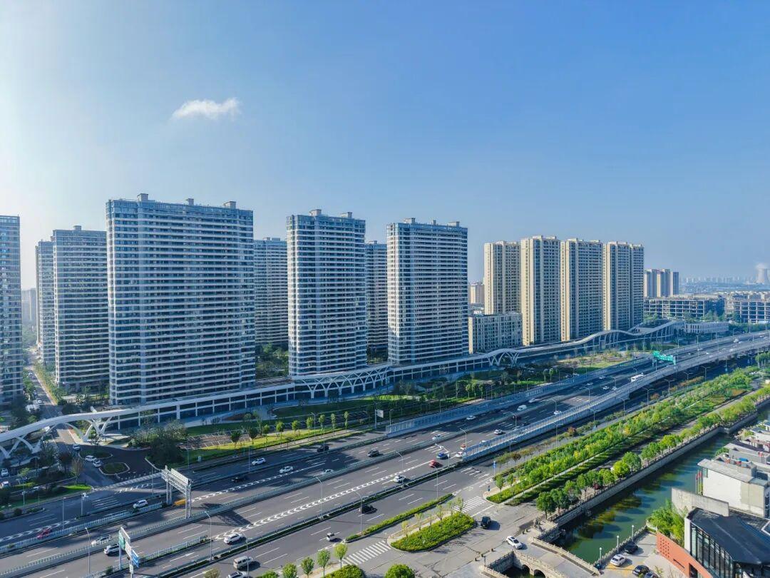 临沂最大的商业住宅街区，亚太金昌白鹭金岸，拥有十几个社区组团，目前仅剩天玺项目和