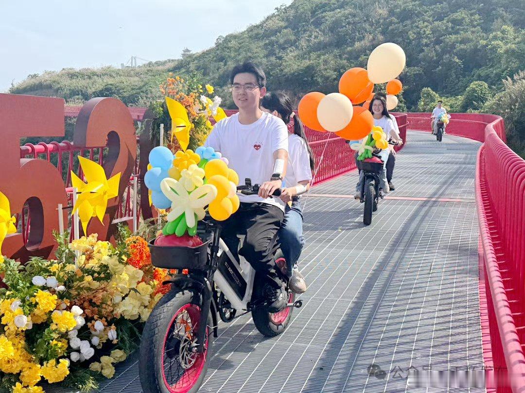 玉环这场低碳婚礼甜度超标 6月20日，台州玉环干江镇“5号码头”被橙色花海点燃—