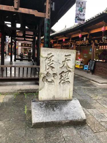 银行将储户1800万存款转走，却让储户去找被抓职员，这完全是推卸责任，天理何在？