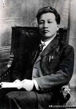 他的一生，就是一曲悲壮的家国绝唱。
 
刘伯坚，1895年生于四川平昌。青年时期