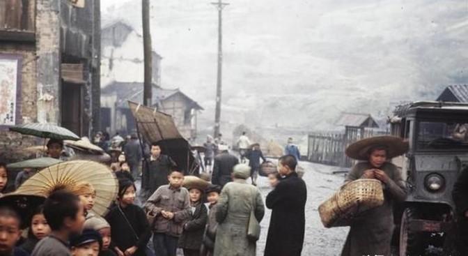 1945年的昆明，12岁的中国小女孩被美国士兵开车撞死，却只赔偿了26美元。女孩