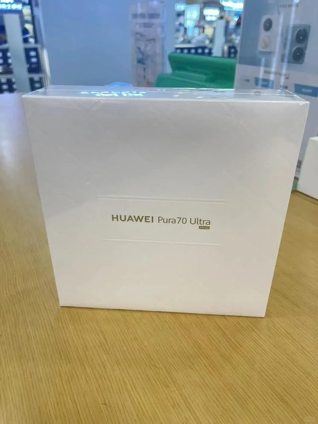 排了两个小时队才终于拿到手的华为P70Ultra，感觉拿到华为手机的那一刻就像刮...