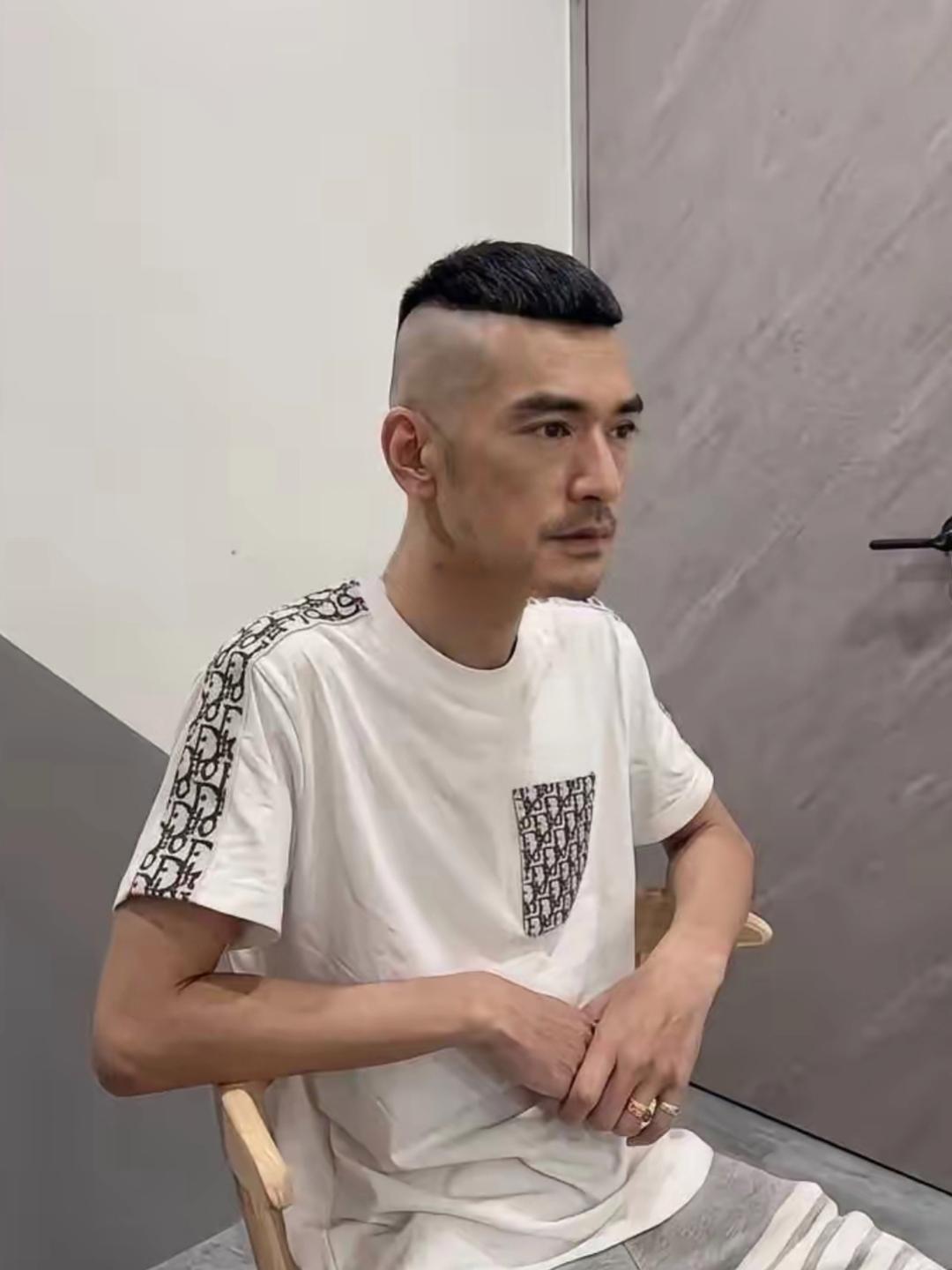金城武变化真大呀，都快认不出来了。 
