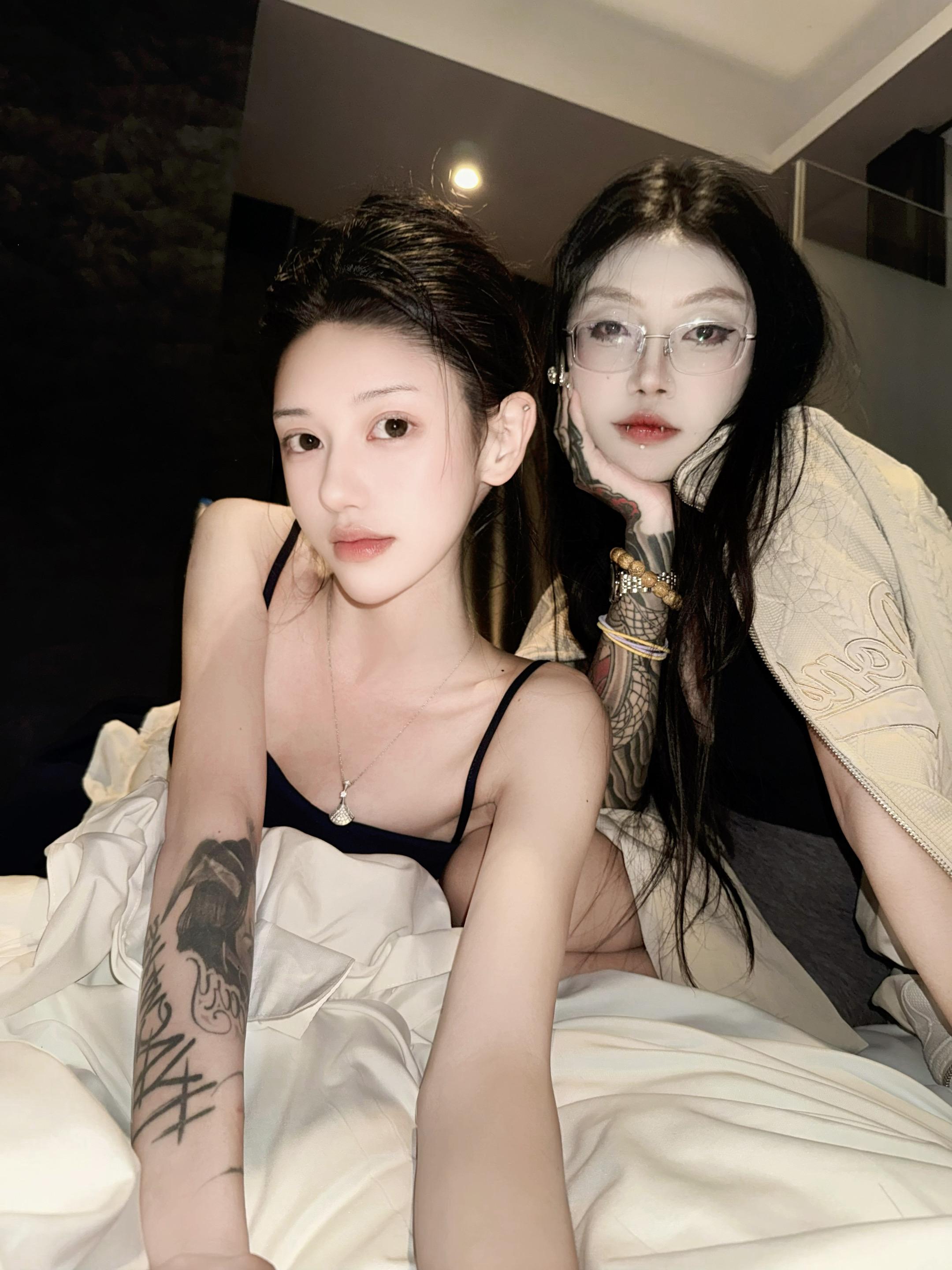 我靠 你老公死了？太好了这下我有机会了 啊 我不是这个意思 对你老公的...