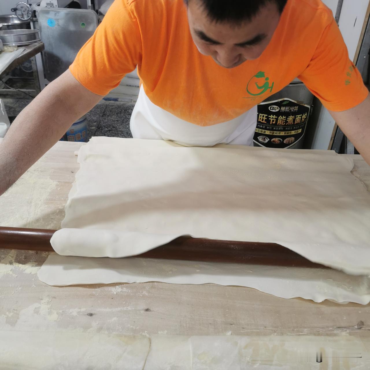 面条都抢光了！

华北路刘家桥市场早上8:30开门，昨天10:00我们去这里买手