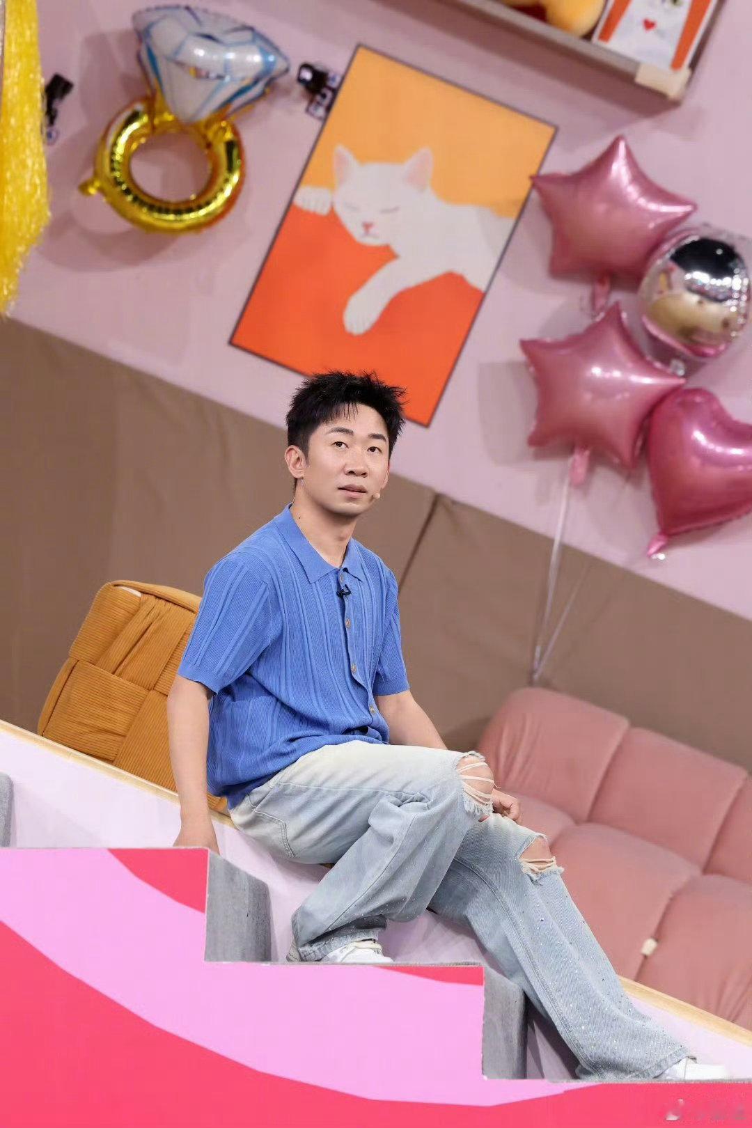 杨迪越努力越心酸你好星期六 笑到停不下来！杨迪去倾斜屋里的工位，折腾半天还在原地