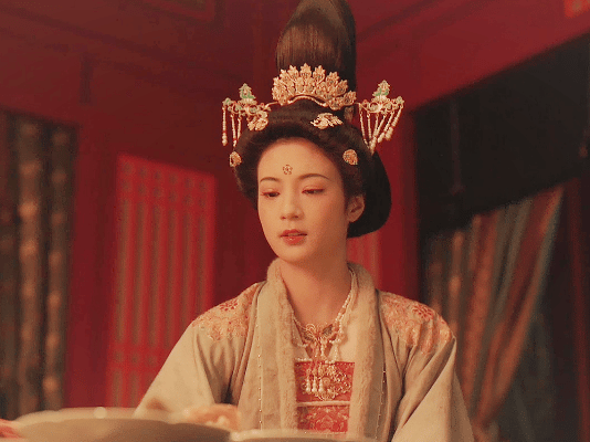 县主看似什么都有实则一无所有张雅钦的表演更是堪称一绝，她把县主的破碎感演绎得揪心