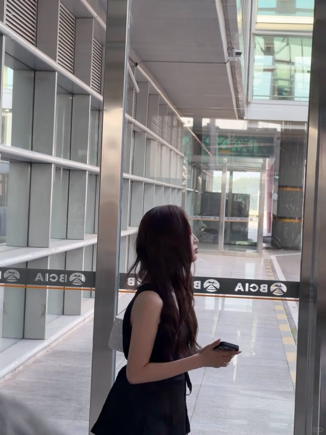 吴宣仪叶星星.吴宣仪 刷到一张路人之前偶遇吴选的live图 这张好看诶​​​