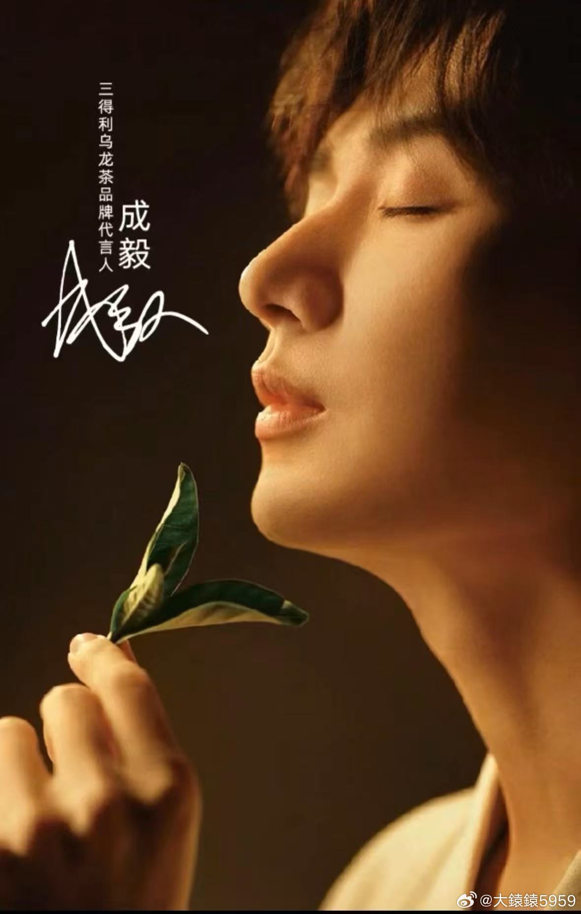 从无人知晓到备受关注，他用十年时间打磨自己。没有捷径，只有对表演最纯粹的热爱。成