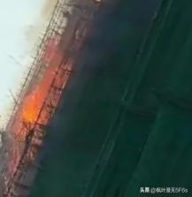 香港大埔火灾，30多人遇难，烧出的不止是烈焰

绿色工程网包裹的旧楼外墙，此刻像