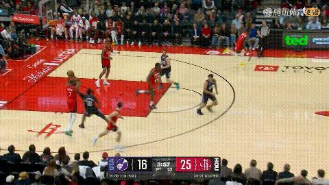 火箭超级新星谢波德真是信心爆棚！在今天火箭主场迎战爵士的比赛中，当时比赛进行到了