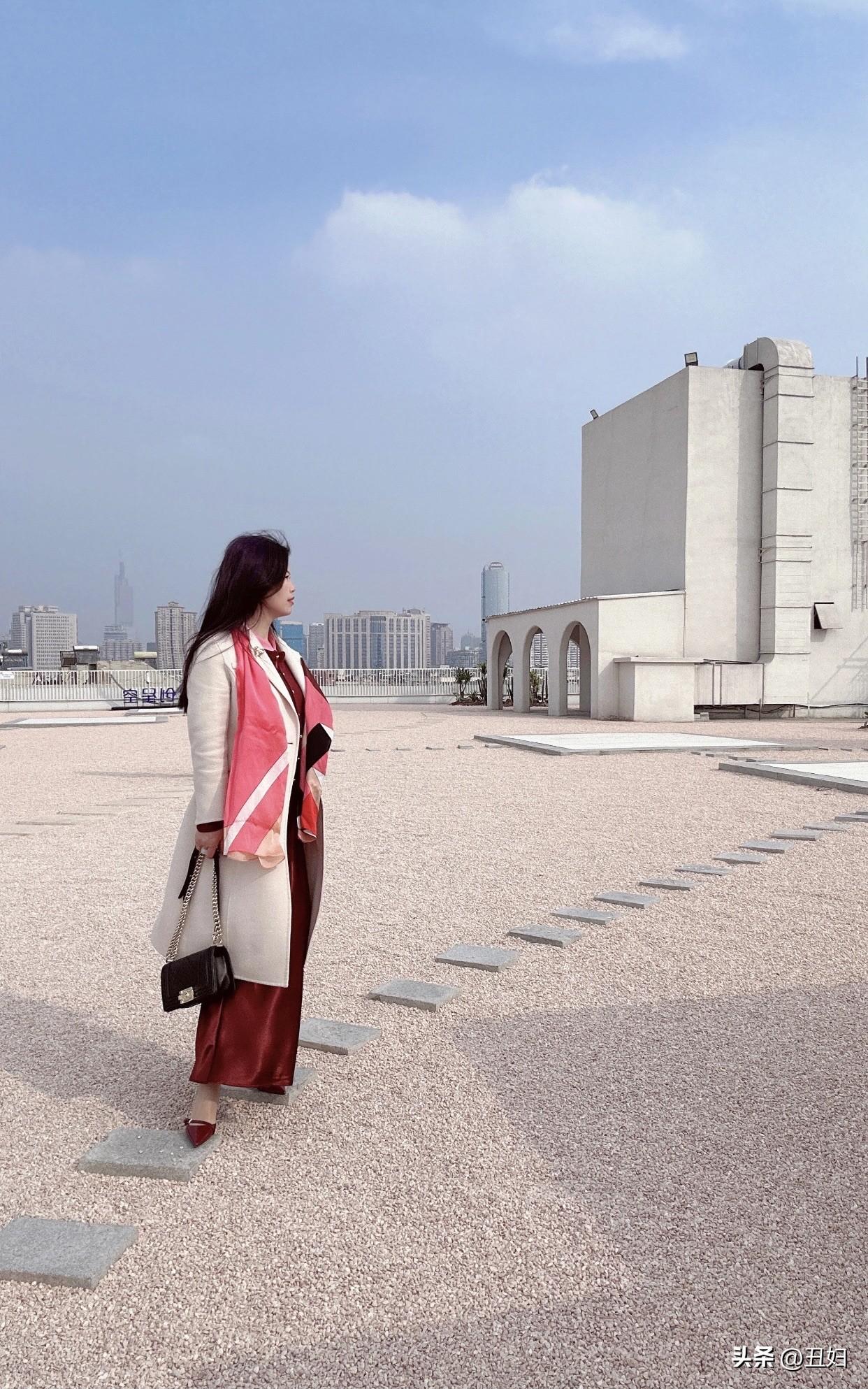 为什么有些女性在中年时更有魅力?情绪管理能力好，很少情绪化。