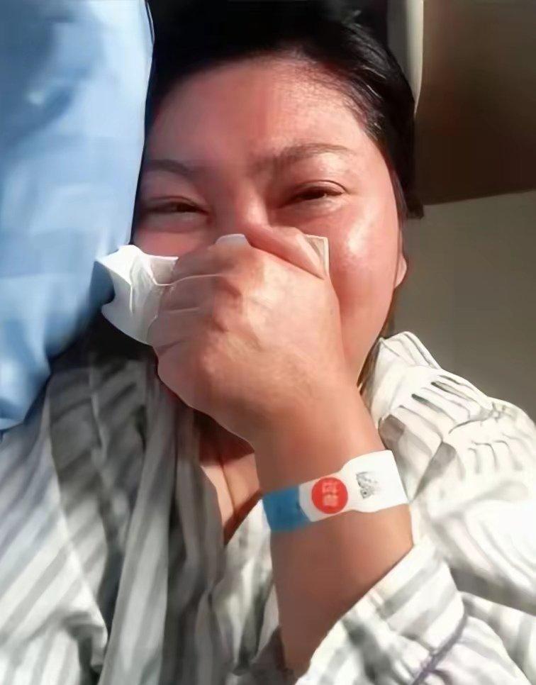 王暖暖终究还是撑不住倒下了💔本以为她离婚独立、好好生活、认真带娃早已活成涅槃重