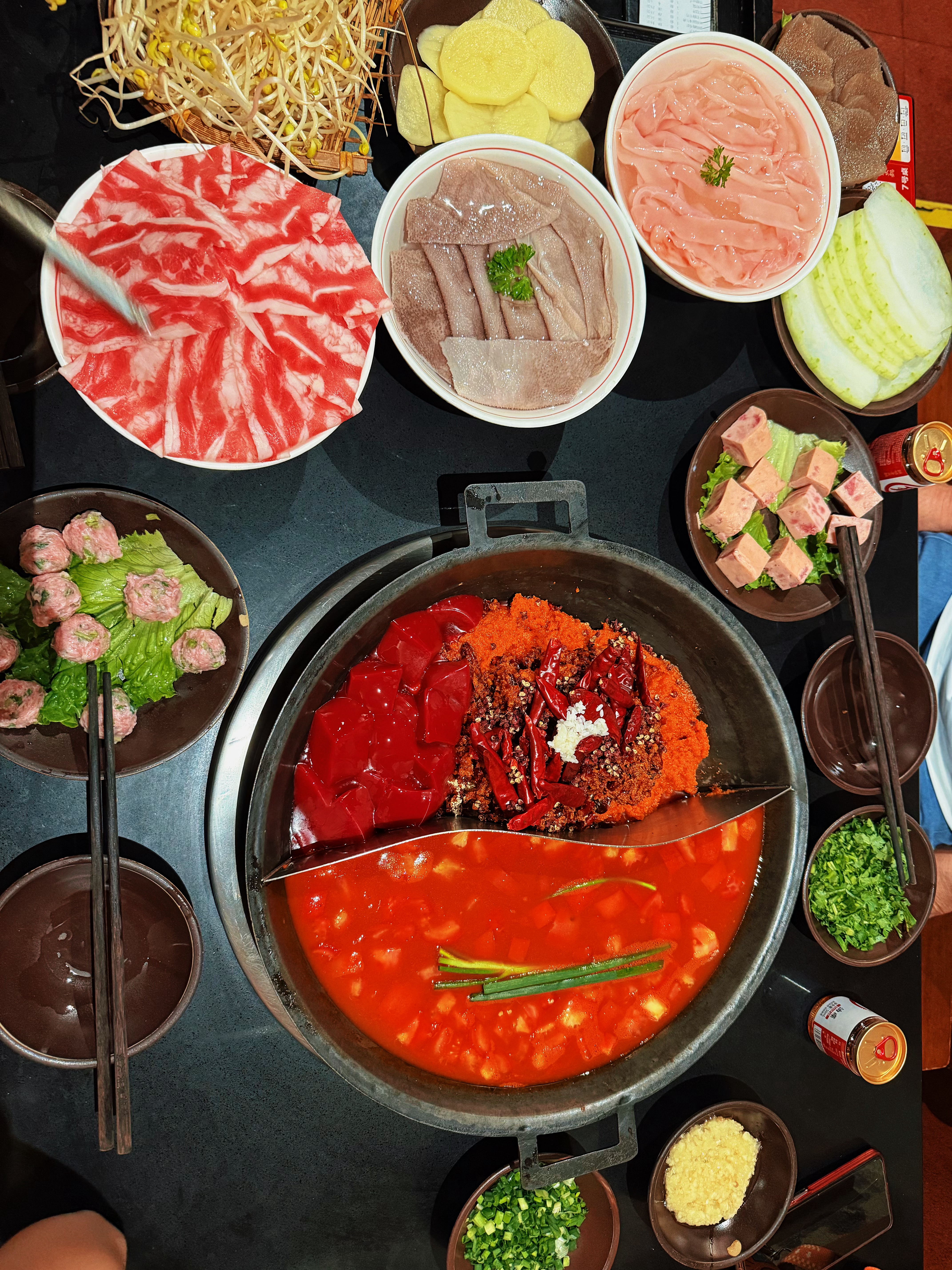 挑战带火箭出差15天之重庆站！重庆火锅，重新定义微辣[跪了][跪了]说正事儿，明