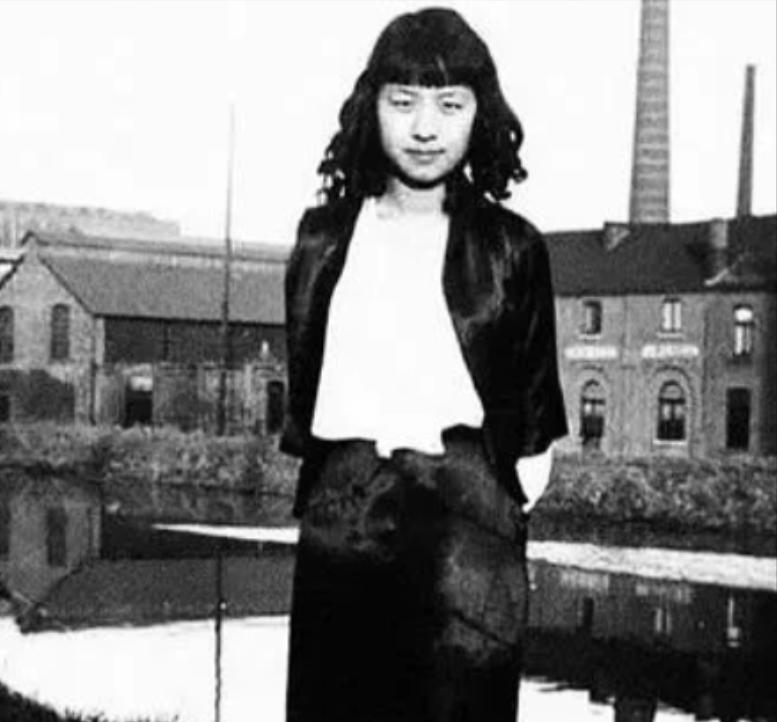 [太阳]1943年，比利时青年罗格尔即将被德军执行绞刑，国王亲自向德军求情，但德