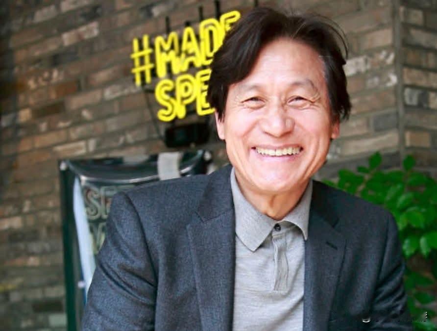 韩国73岁的影帝安圣基传出惊人消息，30日他在家中进食时被噎住，随后失去意识，因