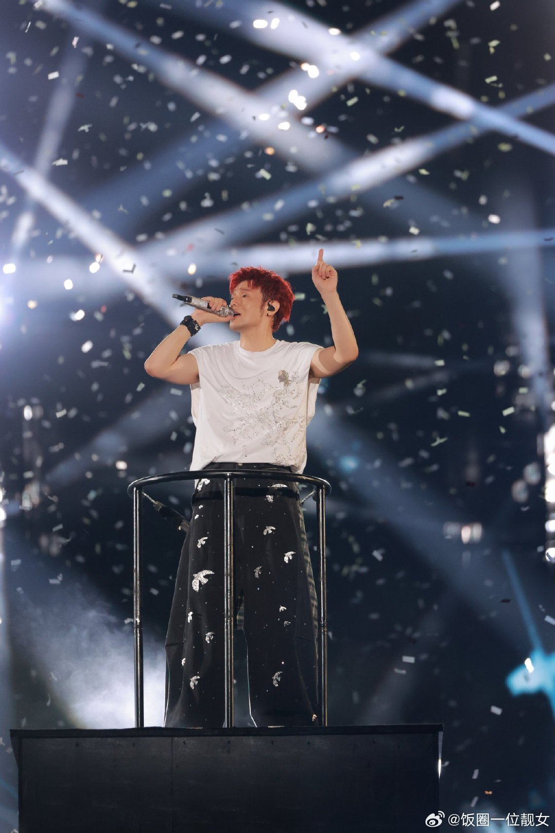 李荣浩开撕单依纯，感觉事情没那么简单。。。坐等态度姐回应。。。 