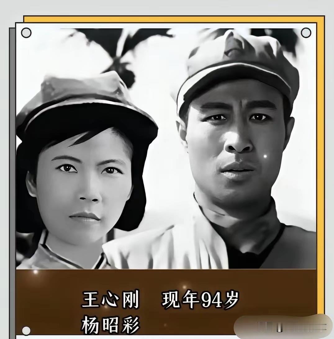 黑白老照片之间传递的爱情故事！
一张照片诉说着一段温情，一张照片传递着一些温暖，