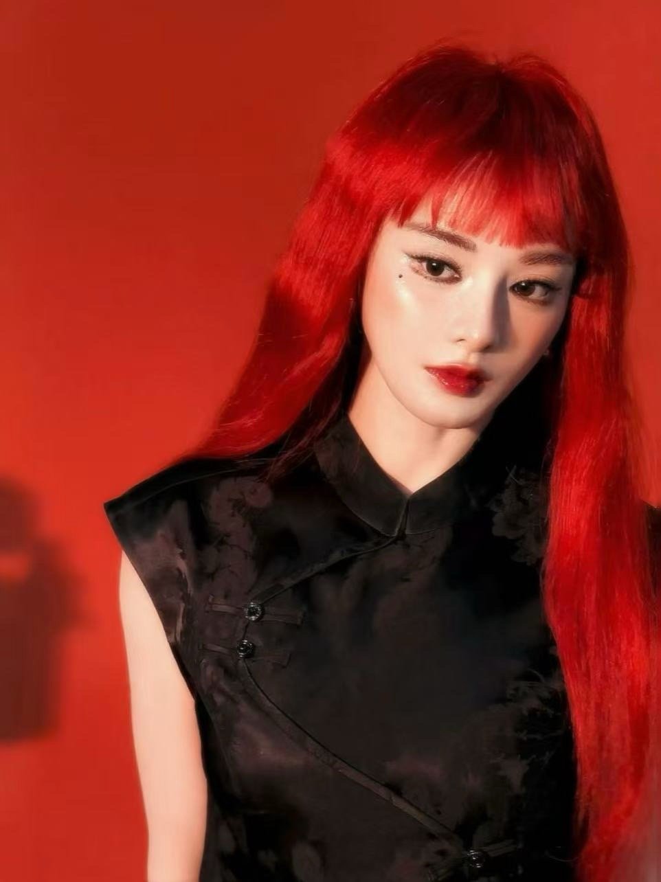 红发彭小苒直接封神！妖冶又霸气，美杜莎本莎，狠狠戳中审美点！ 