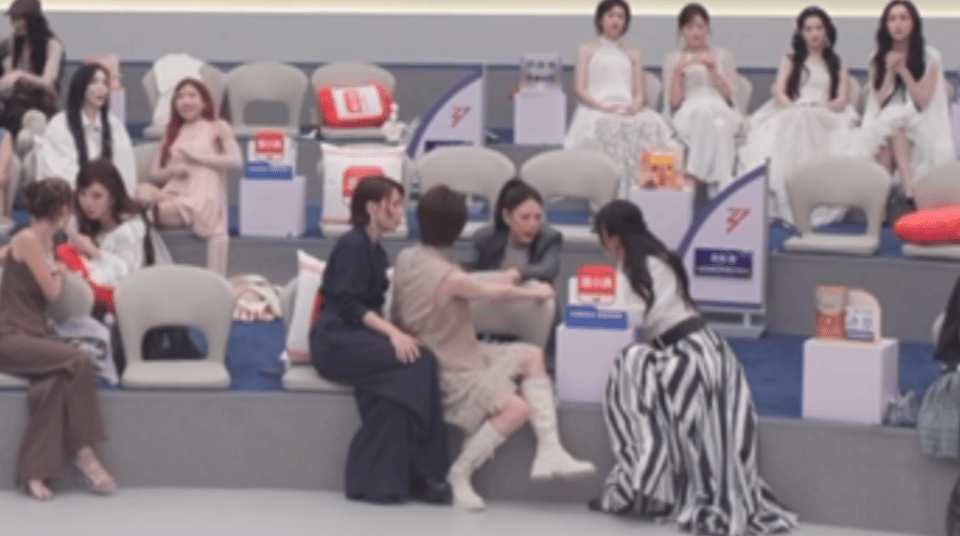 徐洁儿李心洁吃江语晨的瓜徐洁儿李心洁有什么是我们不能听的 浪姐直播名场面！徐洁儿